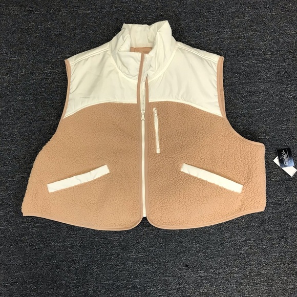 Old Navy Tan & White Sherpa Vest - New - Size 2X - Picture 1 of 4